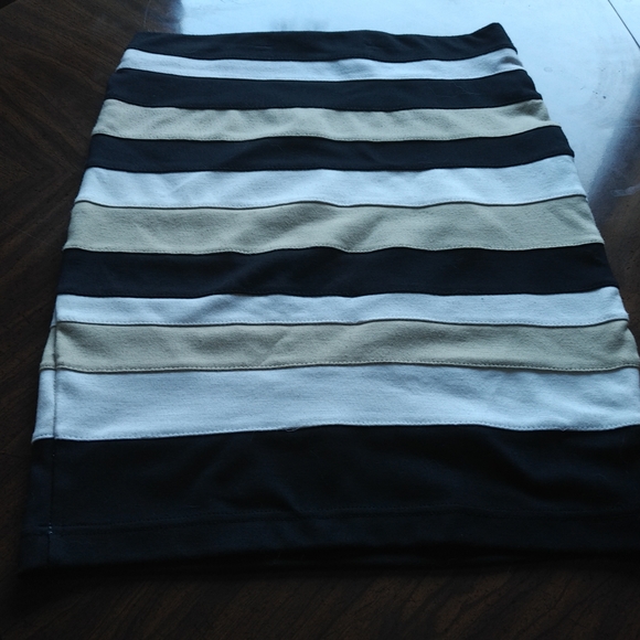 Multi stripe pencil skirt - Picture 3 of 3